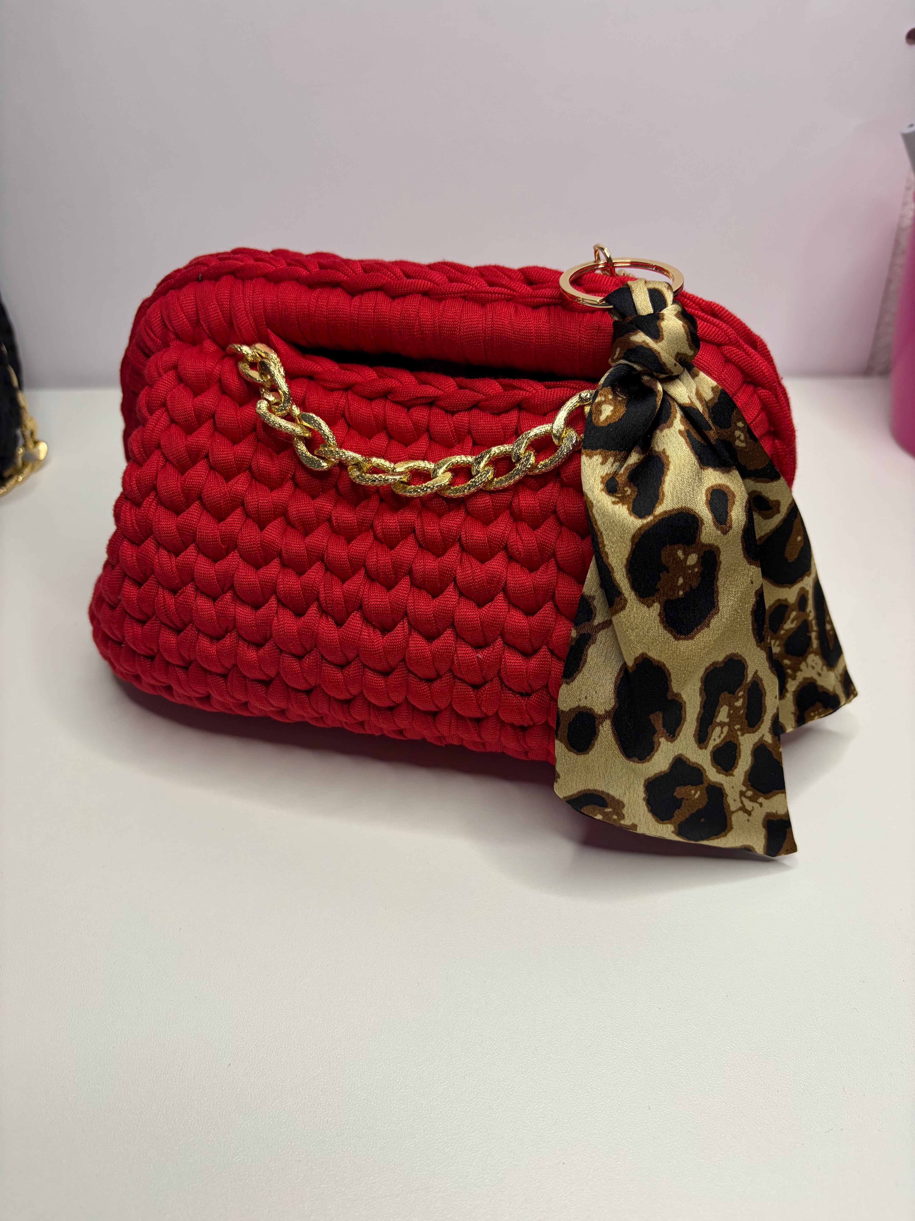 Clutch rossa con catena