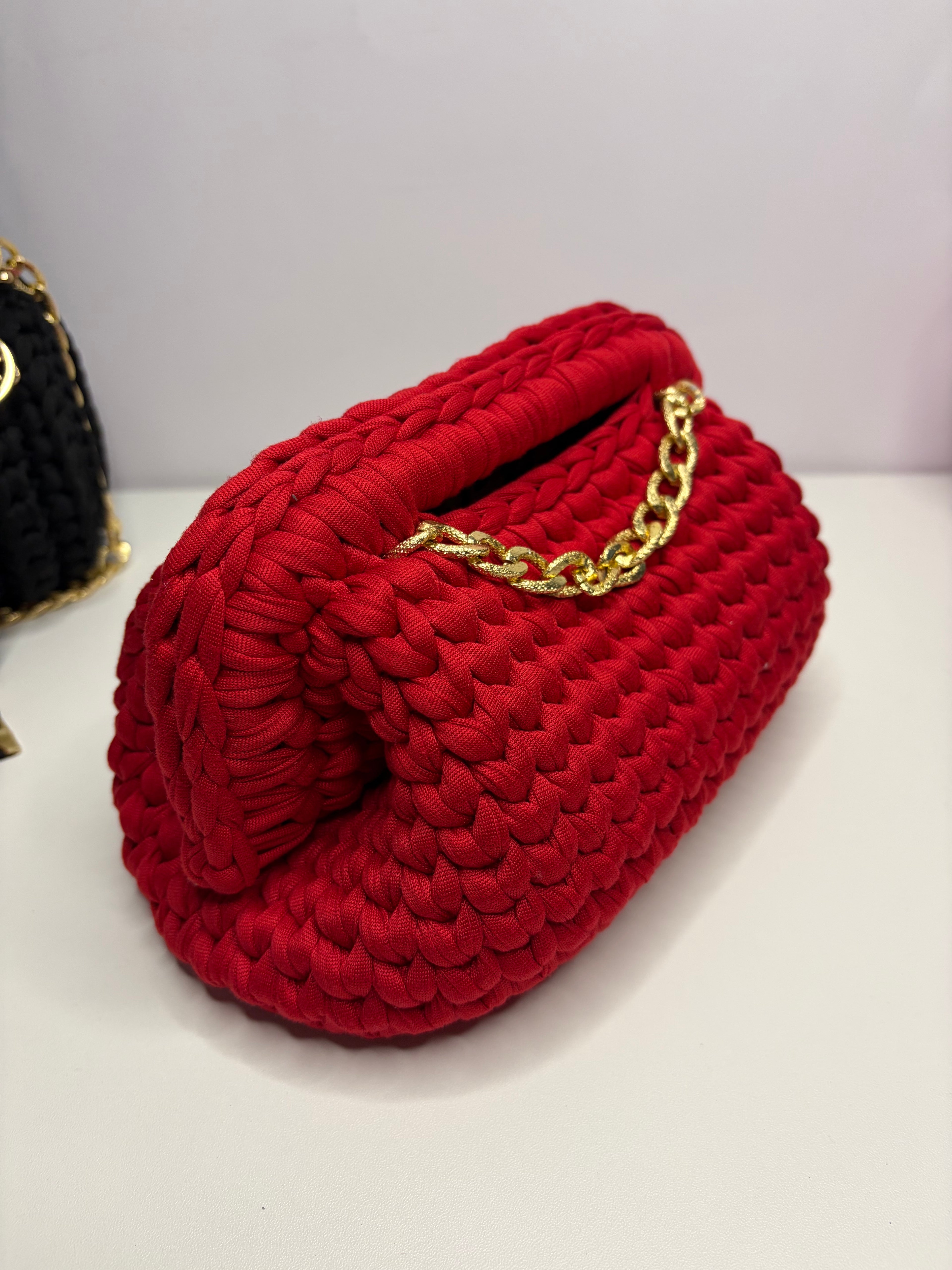 Clutch rossa con catena