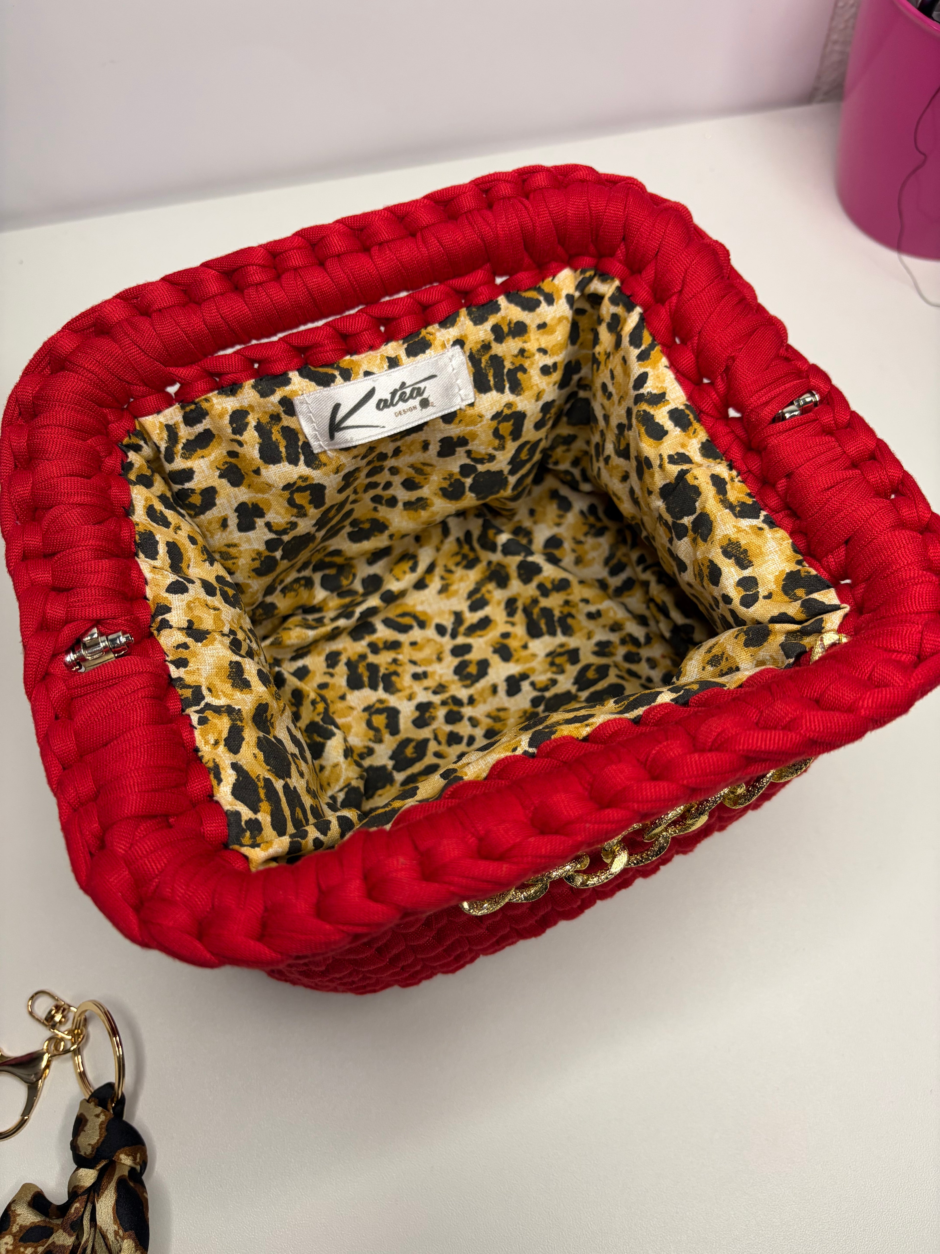 Clutch rossa con catena