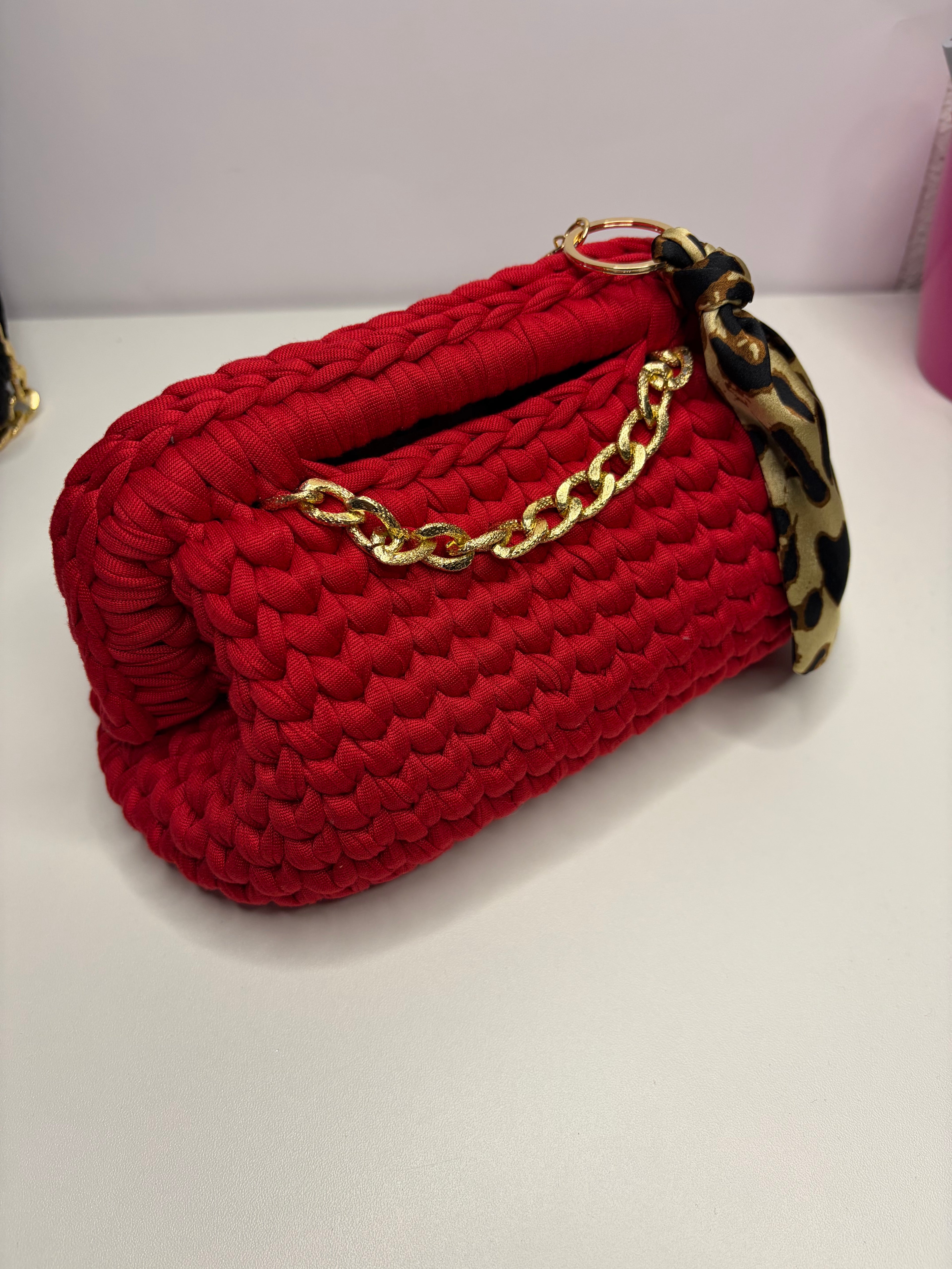 Clutch rossa con catena