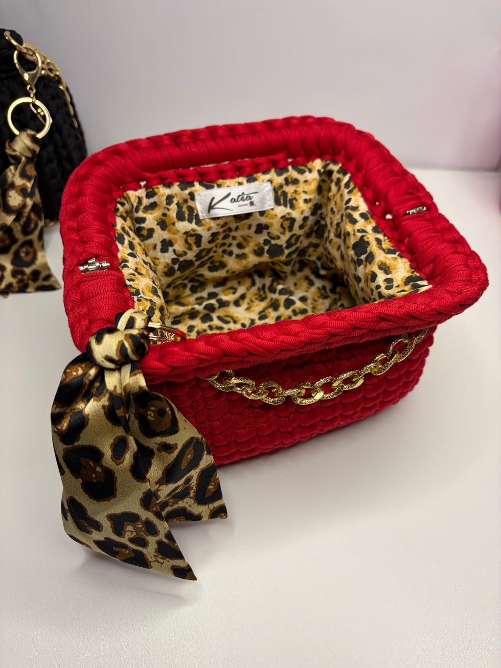 Clutch rossa con catena